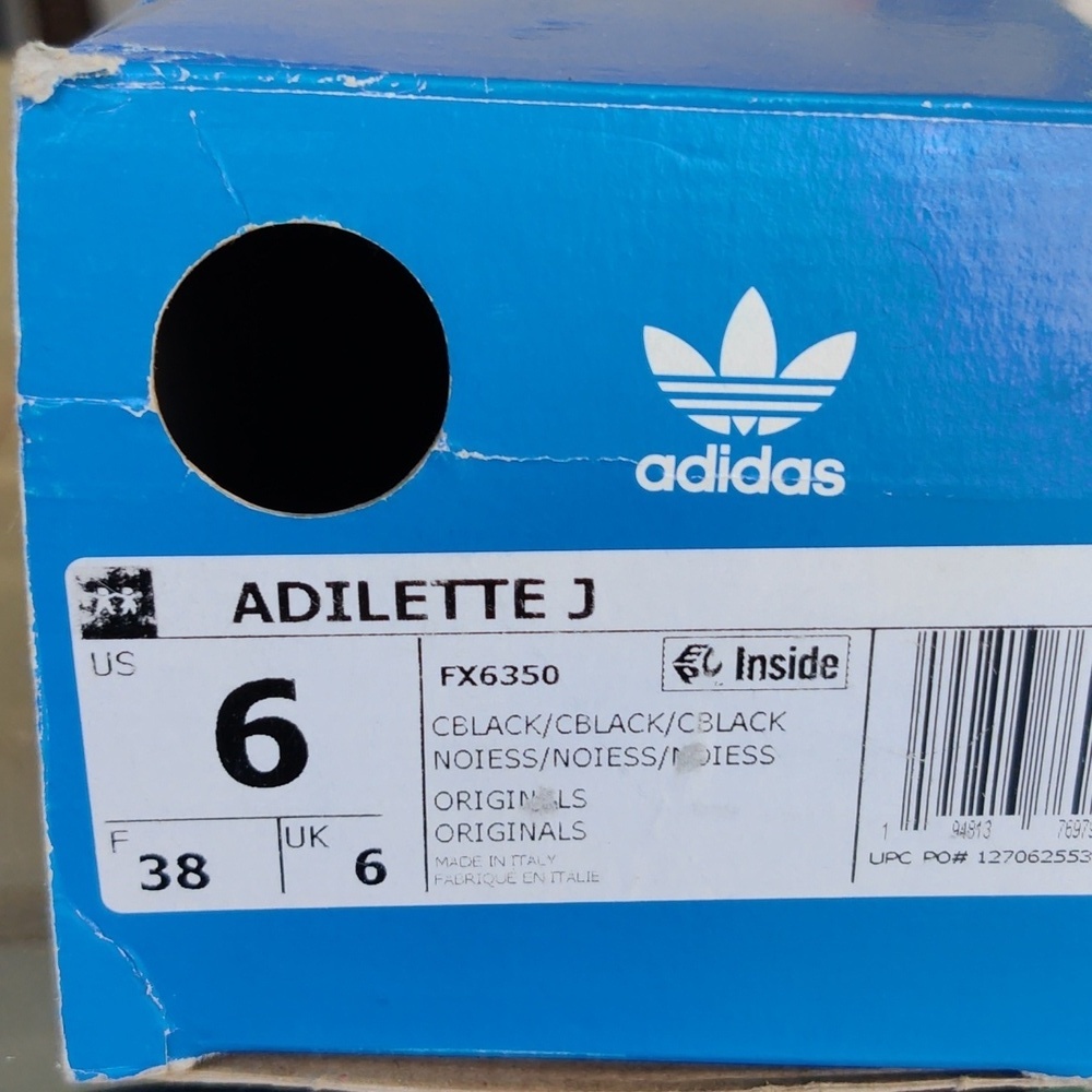 ADIDAS ADILETTE J SLIDES size 6 - Picture 11 of 11
